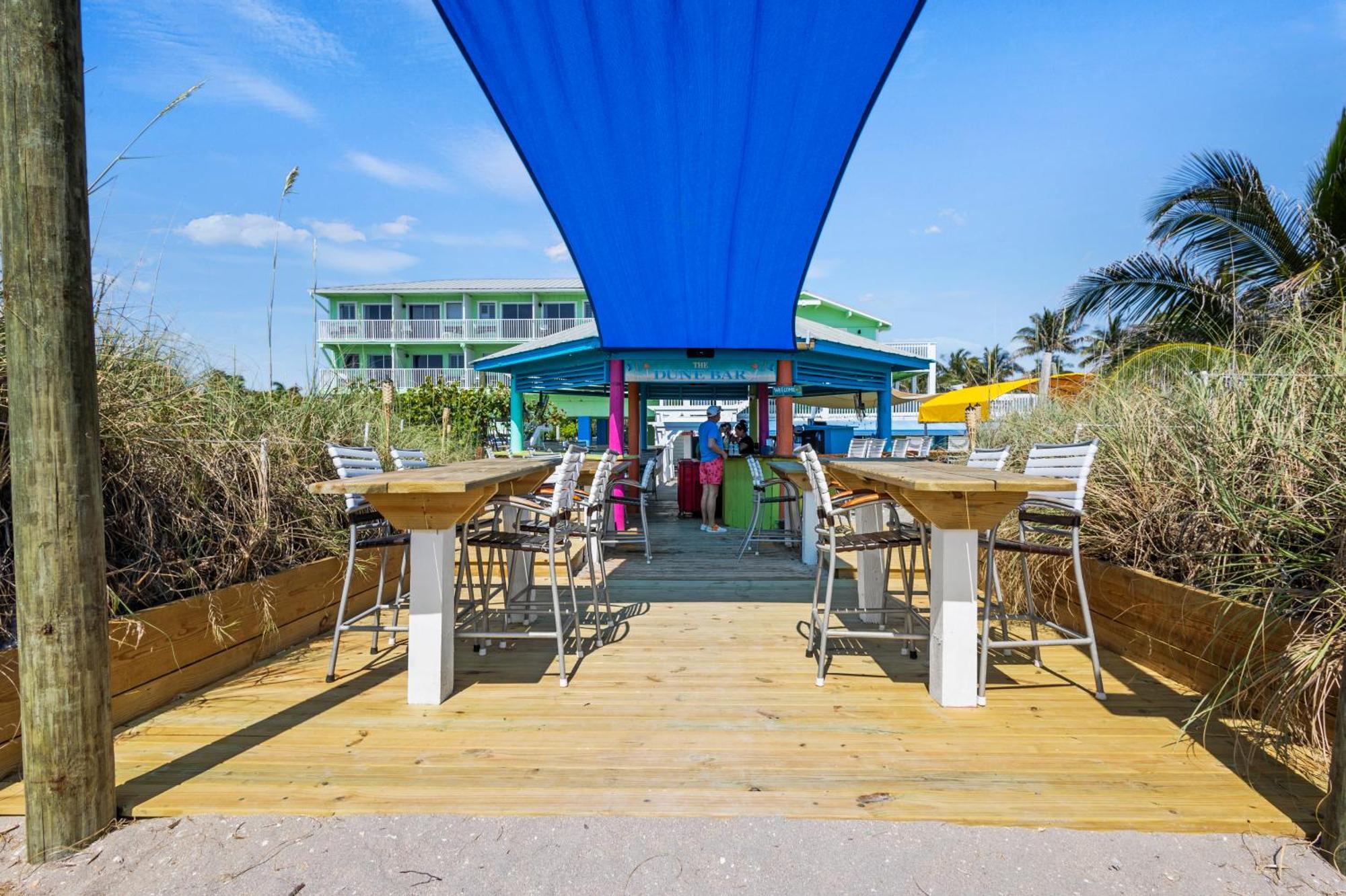 Partial Ocean View Hotel Room- King Bed #1 Fort Pierce Exterior photo