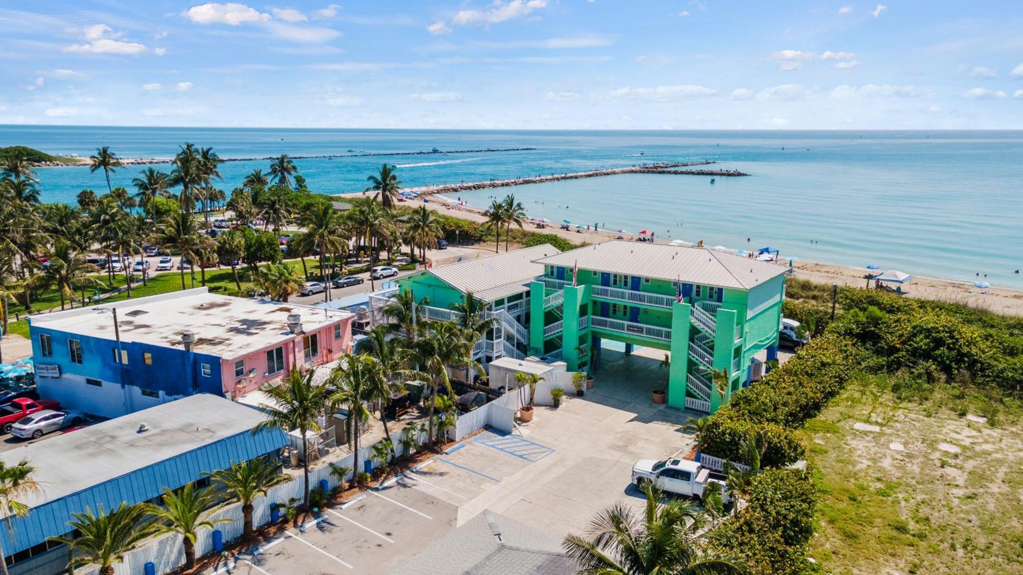 Partial Ocean View Hotel Room- King Bed #1 Fort Pierce Exterior photo