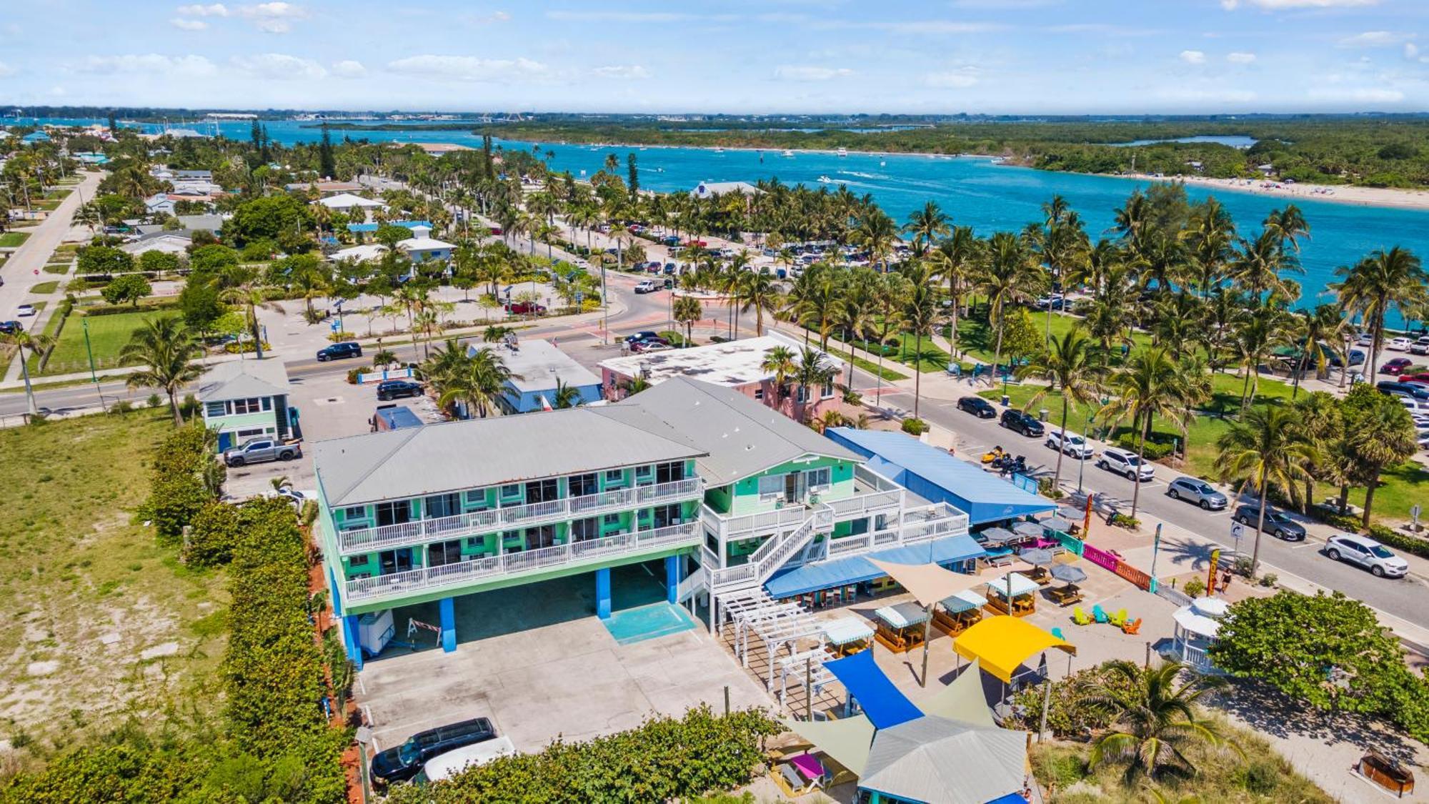 Partial Ocean View Hotel Room- King Bed #1 Fort Pierce Exterior photo