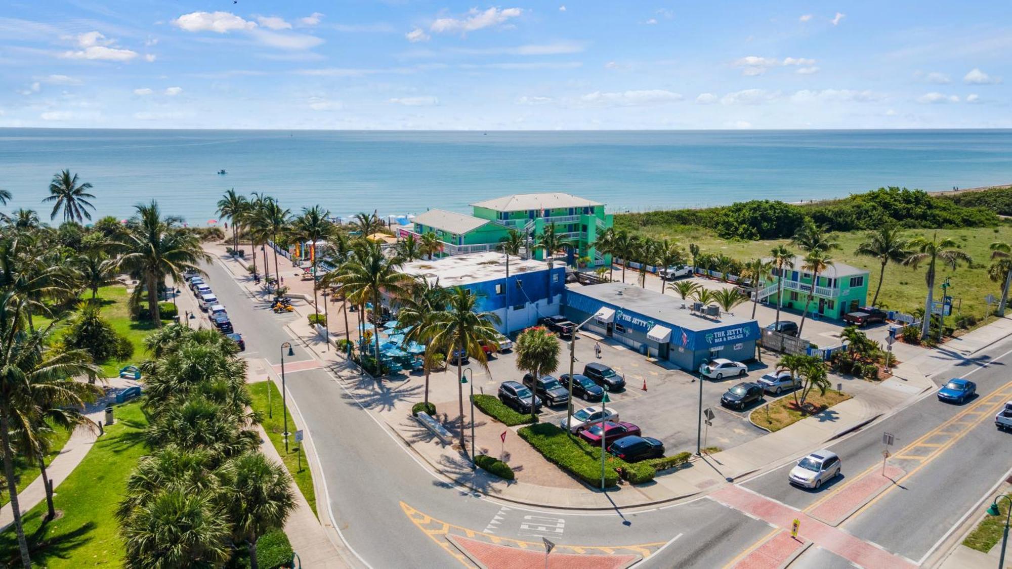 Partial Ocean View Hotel Room- King Bed #1 Fort Pierce Exterior photo